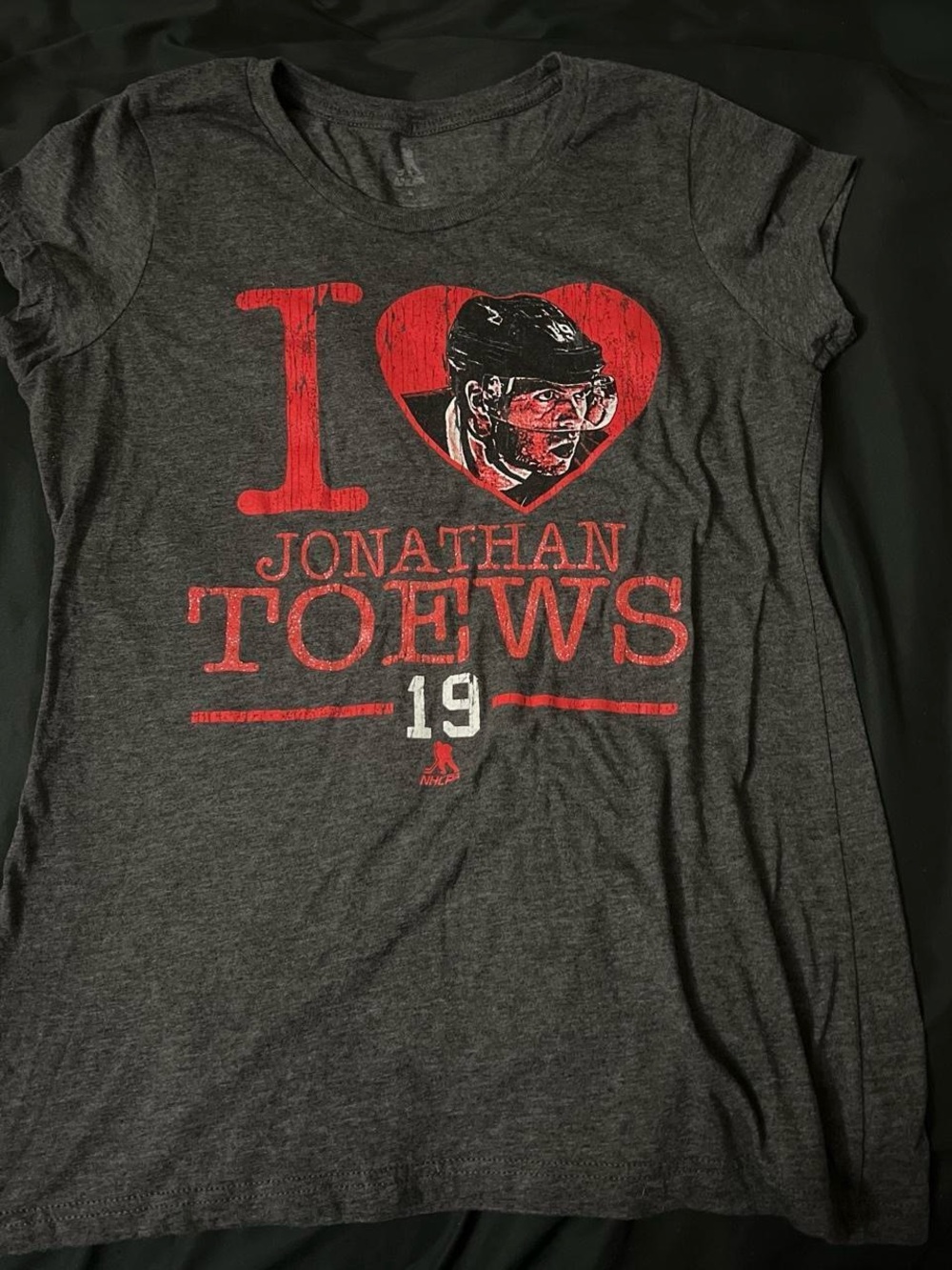 Gray & red Jonathan Toews Chicago blackhawks